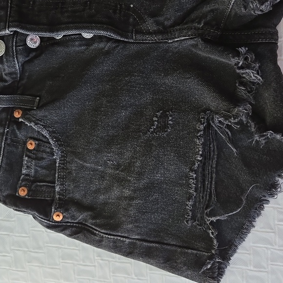 Levi's 501 Black Denim Women's Button Fly Distressed Raw Hem Summer Shorts - Picture 2 of 9
